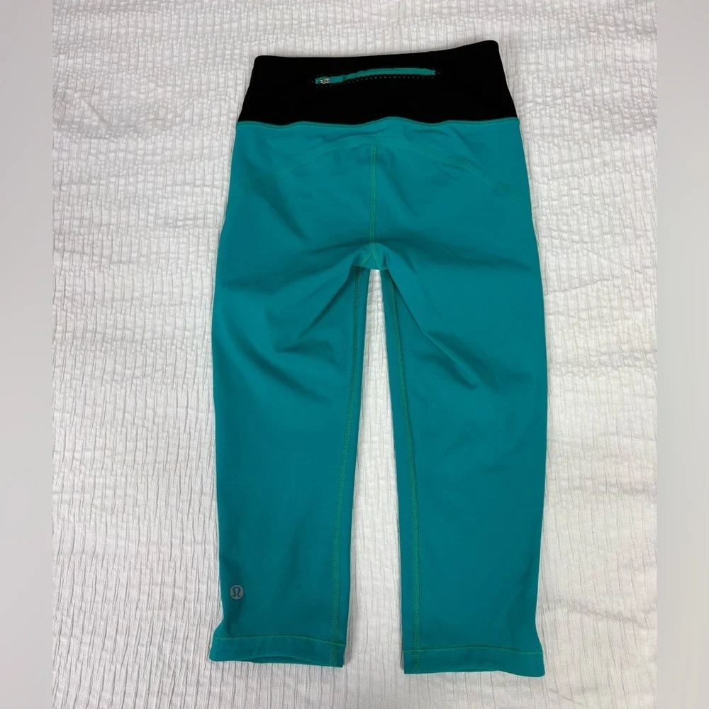 lululemon athletica Turquoise and Black Capris